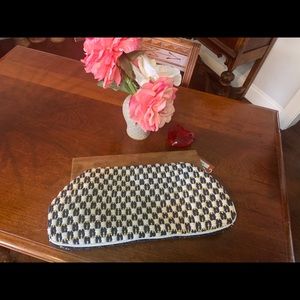 💕 NWT Wood Handle Woven Clutch 💕 Very Unique!